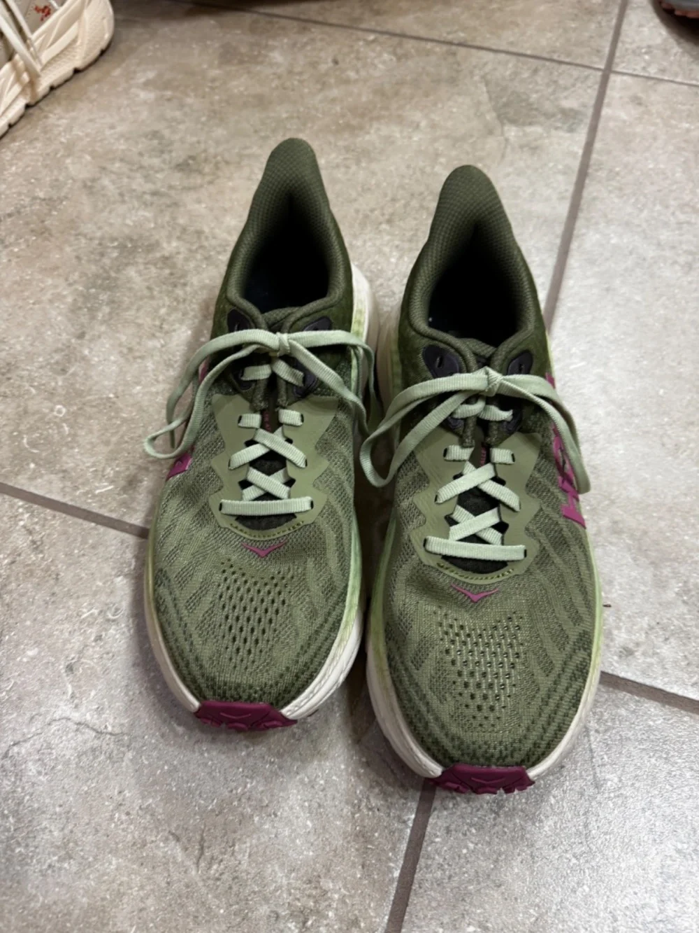 Hoka Challenger ATR 7